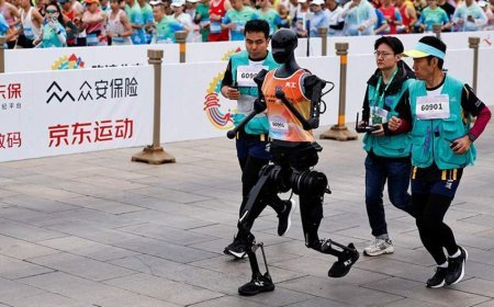 Çində insanabənzər robotların iştirak etdiyi birinci yarımmarafon keçirilib- Video