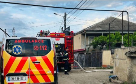 Qızılhacılı kəndində ev yanır