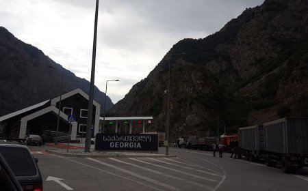 “Dariali” keçid məntəqəsində Rusiyadan deportasiya olunmuş ukraynalılara görə gözləmə zonası genişləndirilir