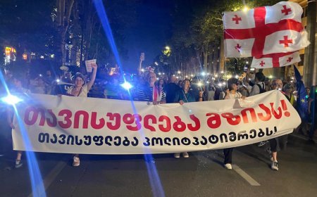 “İşıq sönməməlidir” şüarı ilə mediaya dəstək yürüşü keçirilir