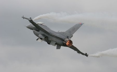 Polşada F-16 qırıcısı belə qəzaya uğradı - Video