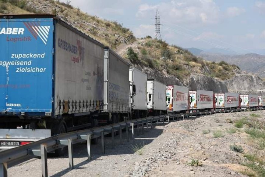 Yüzlərlə erməni yük maşını Rusiyaya buraxılmadı