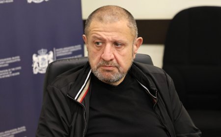 Dövlət nümayəndəsinin müavini 400 min dollarlıq rüşvət almaqda ittiham olunur