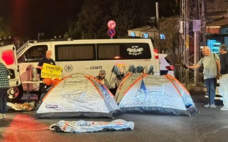 Etirazçılar Netanyahunun iqamətgahı qarşısında çadırlar qurdu
