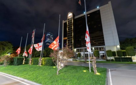 Suxuminin işğalının 32-ci ildönümü ilə bağlı bütün inzibati binalarda dövlət bayrağı endirilib