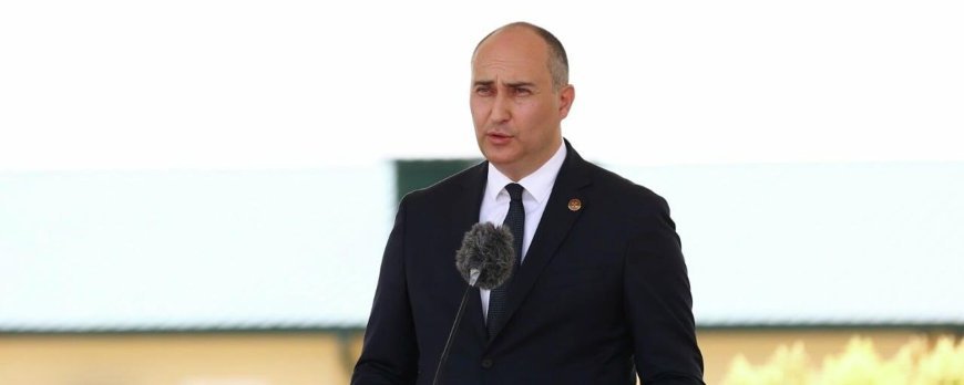 Keçmiş müdafiə naziri saxlanıldı