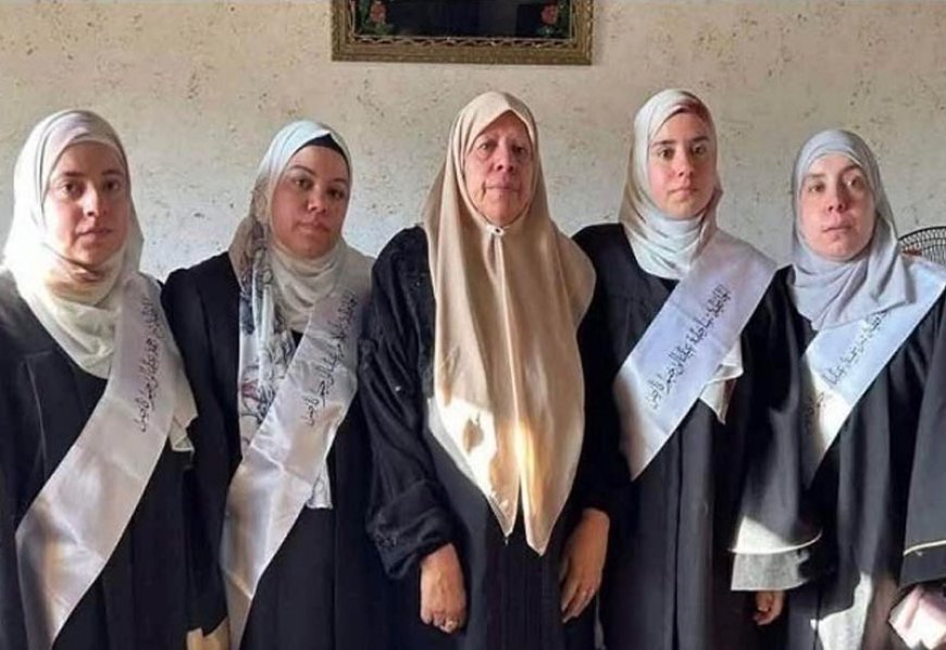 Fələstinli 4 bacı hafizi-Quran oldu