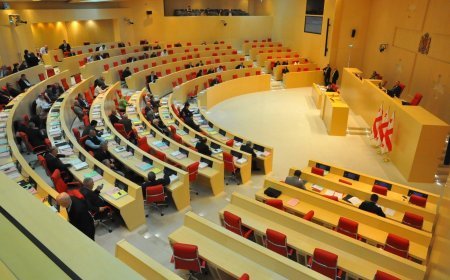 1 noyabrdan etibarən dövlət qulluqçularına ikinci işdə çalışma qadağan ediləcək