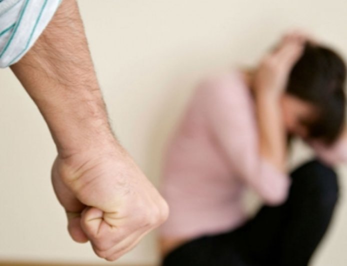 Karelidə ata qızını döyüb