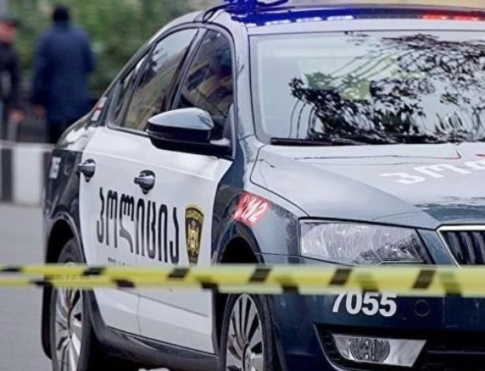 27 yaşlı kişi 25 yaşlı şəxsi sinə və qarın nahiyəsindən yaralayaraq hadisə yerindən qaçıb