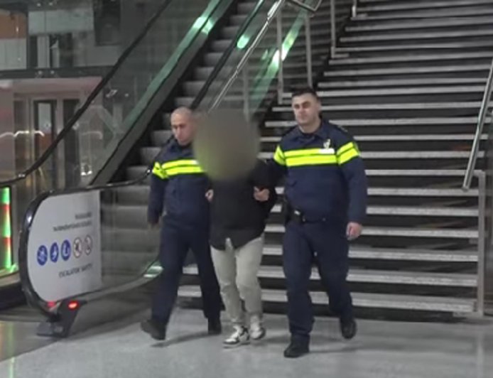 Tbilisi hava limanında bir nəfər saxlanılıb