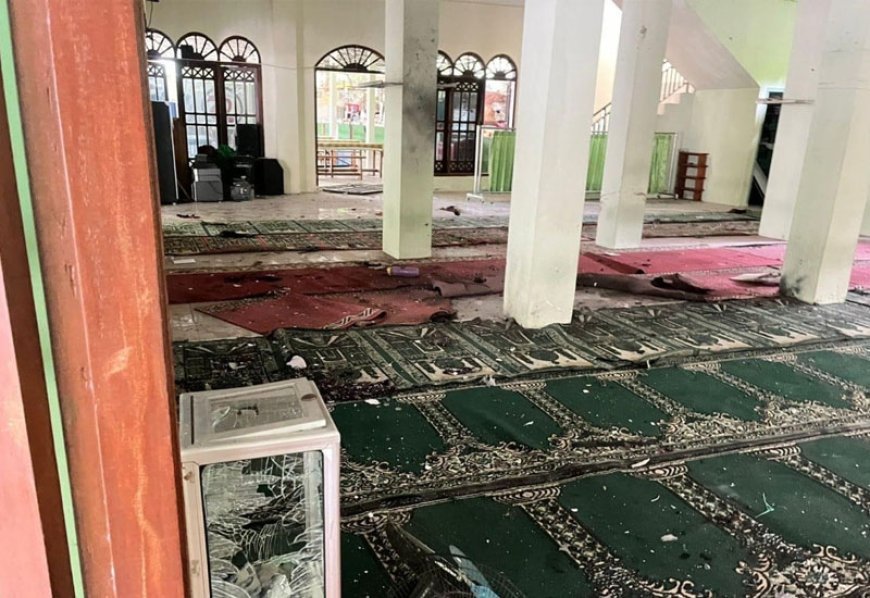 İndoneziyada məsciddə cümə namazı vaxtı partlayış