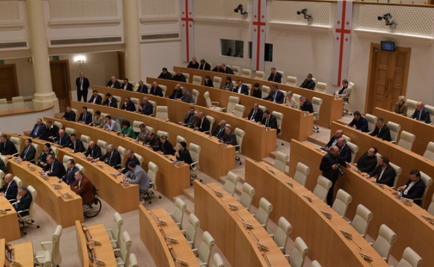 Parlament təhsil islahatı haqqında qanun layihəsini birinci oxunuşda qəbul edib