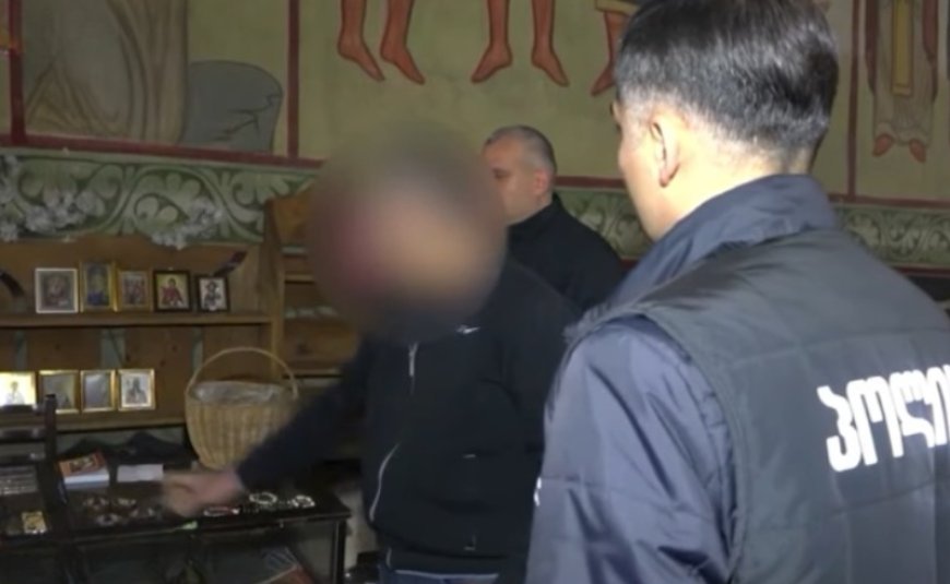 Suramidə monastır qarət olunub