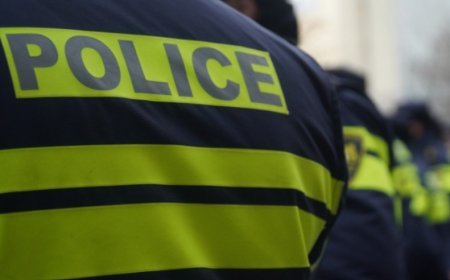 Polis havaya bir neçə dəfə odlu silahdan atəş açan 2 nəfəri ifşa edib