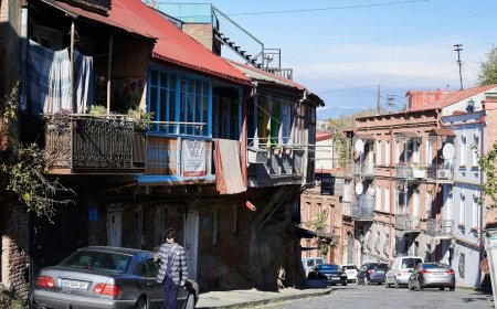 Gürcüstanda təbii fəlakətdən zərər çəkmiş ailələr yeni evlərlə təmin olunacaq