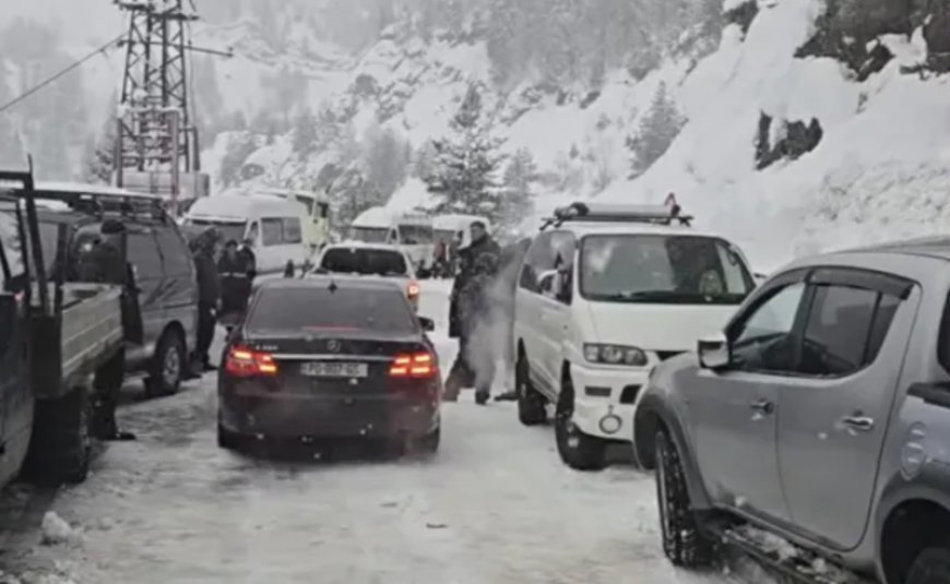 Qar uçqunu səbəbindən tuneldə qalmış sakinlər təhlükəsiz şəkildə çıxarılıb