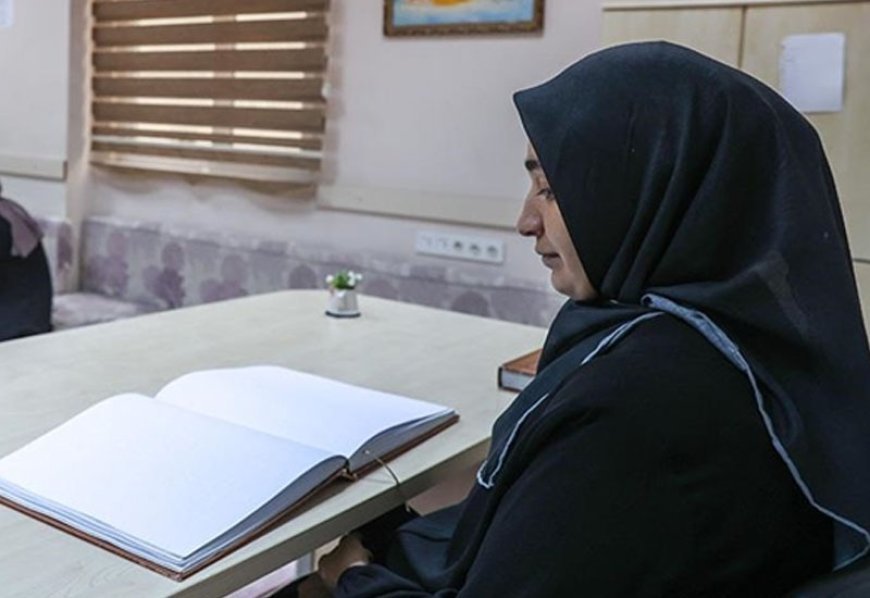 Gözləri görməsə də, Quran dərsləri keçir