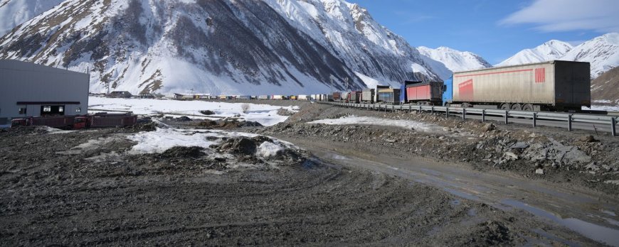 Hərbi Gürcüstan yolu yenə bağlandı