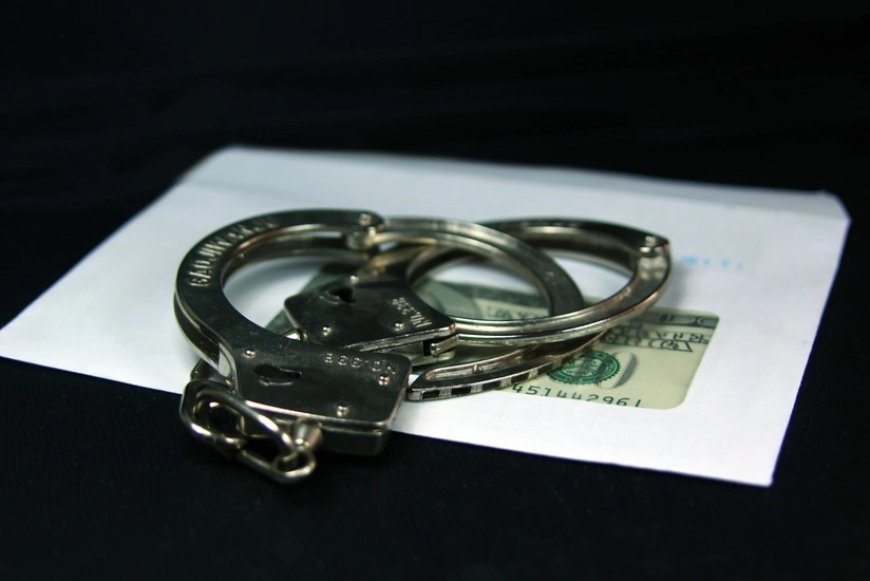 Dələduzluq yolu ilə 200 min laridən çox vəsait mənimsənilib