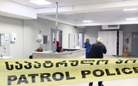 Kutaisidə tibb müəssisəsində gərgin anlar: Həkim özünü bıçaqlayıb