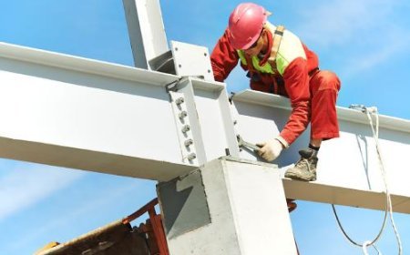 Batumidə bədbəxt hadisə: Ağır konstruksiya fəhlənin həyatına son qoyub