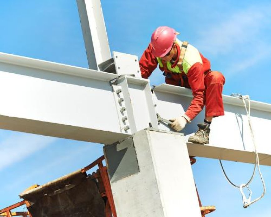 Batumidə bədbəxt hadisə: Ağır konstruksiya fəhlənin həyatına son qoyub