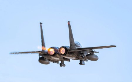 İran Tehran üzərində qırıcı vurdu - Video