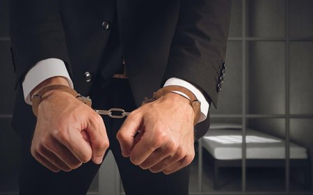 Zugdididə məktəb müəllimi 5 şagirdinə qarşı əxlaqsız hərəkətə görə həbs edildi