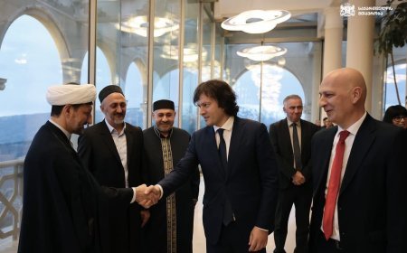 Gürcüstanın Baş naziri İrakli Kobaxidze hökumət üzvləri ilə birlikdə müsəlman icmasına iftar süfrəsi verdi