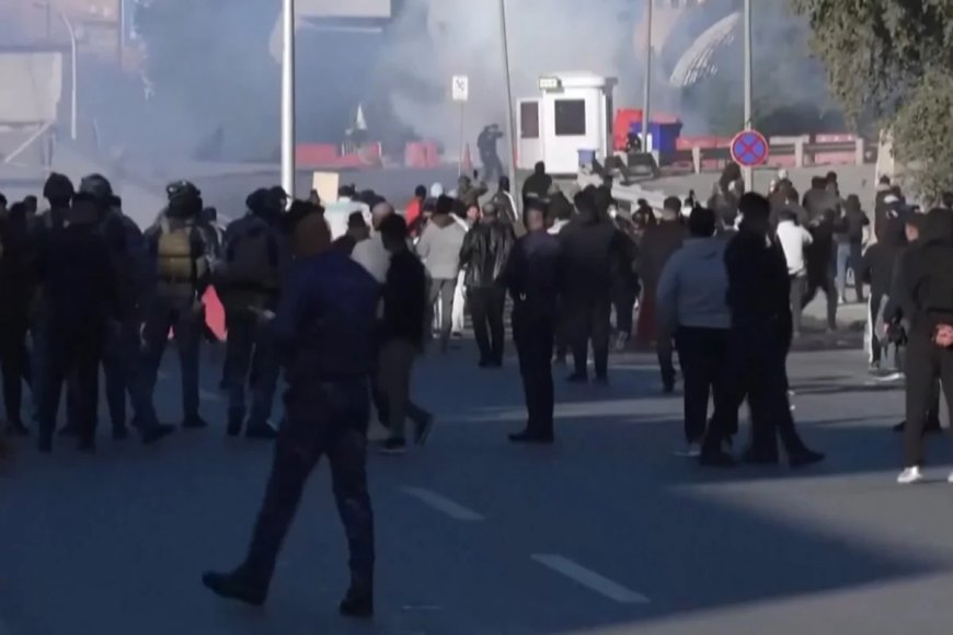 İran vətəndaşları ABŞ-nin İraqdakı səfirliyinə hücum ediblər