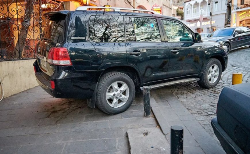 Gürcüstanda parklanma cərimələri artırılır