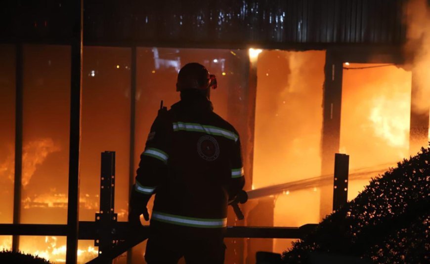 Tbilisidə güclü yanğın: Alov anbarın 2,5 min kvadratmetrdən çox sahəsini məhv edib