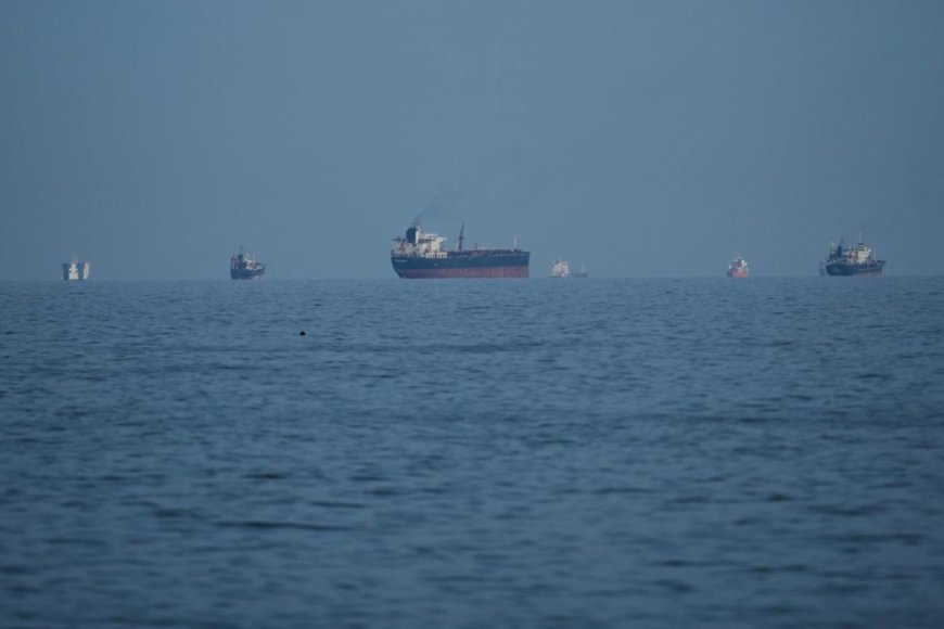 İran Pakistanın 20 gəmisinin Hörmüz boğazından keçməsinə icazə verib