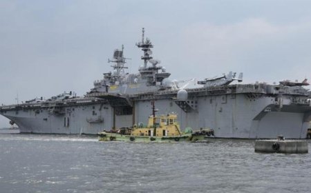 İran ABŞ-ın hərbi gəmisinə zərbələr endirib