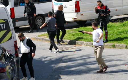 İstanbulda İsrail Konsulluğu önündə atışma: 2 ölü - Video