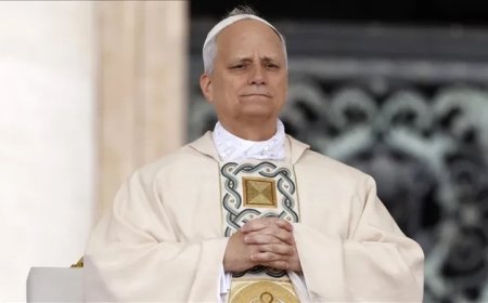 Tramp Roma Papasının siyasətini tənqid edib