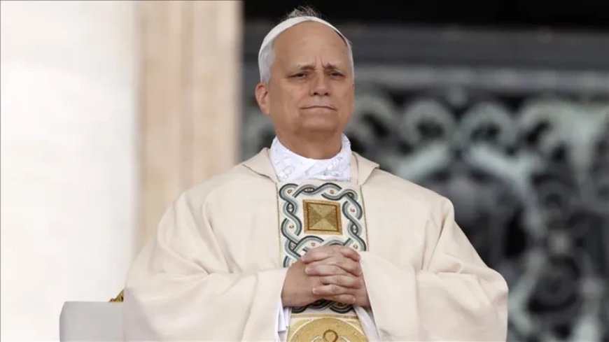 Tramp Roma Papasının siyasətini tənqid edib