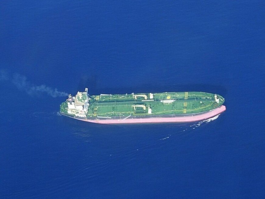 Trampın blokadasına meydan oxudu: Çin gəmisi Hörmüzdən keçdi