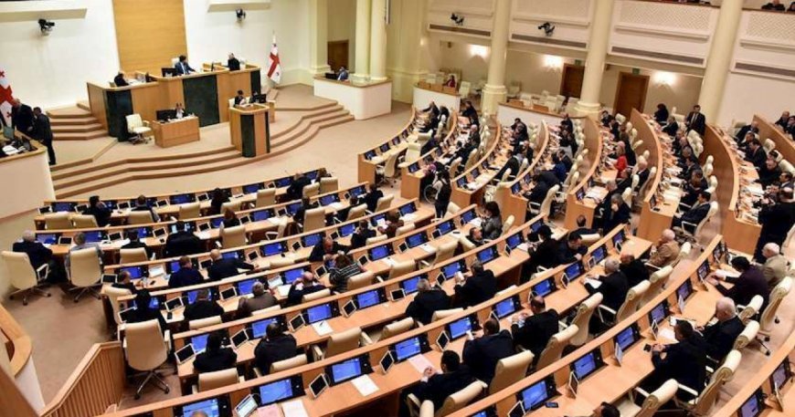 Gürcüstan parlamenti "Qrantlar haqqında" qanuna düzəlişləri təsdiqlədi
