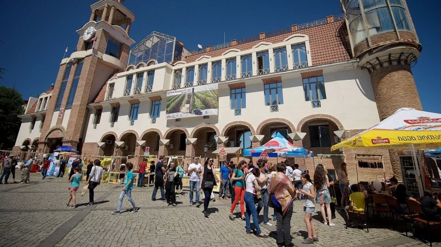 Azərbaycanlılar Gürcüstana milyonlar qazandırdı