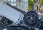 Qardabanidə BMW ağaca çırpılıb-VİDEO