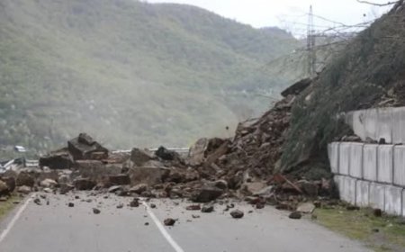 Oni şəhərinin girişində torpaq sürüşməsi baş verib