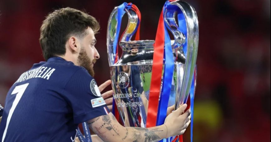 Xviça Kvarasxeliya Çempionlar Liqasında mövsümün ən yaxşı futbolçusu seçildi!