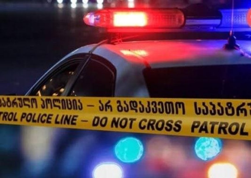 Tbilisidə küçədə vətəndaşı bıçaqlayan şəxs patrul polisinə də hücum etdi