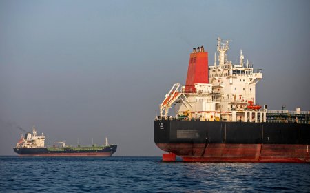 Hörmüz boğazı ilə gündəlik neft daşımaları 10 milyon barreli ötüb