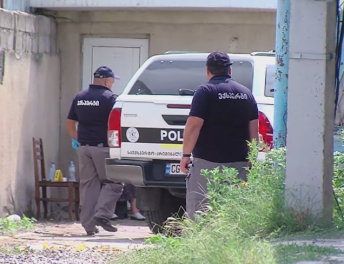 Marneulidə atasını balta ilə doğrayan gənc axtarılır