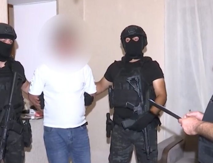 Evində silah və partlayıcılar aşkarlandı – isti izlə həbs