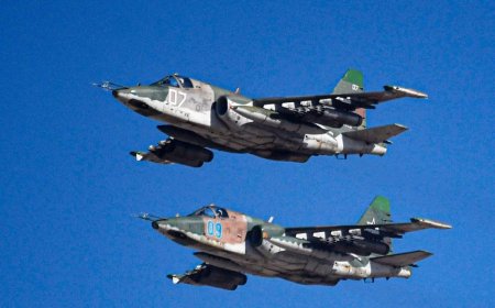 Tbilisidə "Su-25" hücum təyyarəsi işıq dirəyinə dəyib