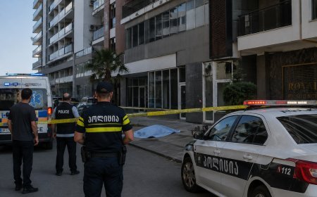 Batumda gənc yaşayış binasından yıxılaraq həyatını itirdi
